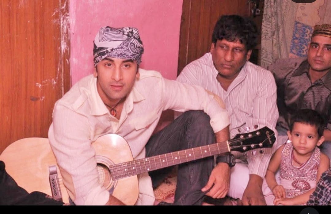 Ranbir Kapoor with Ustad Chand Nizami and his family at home